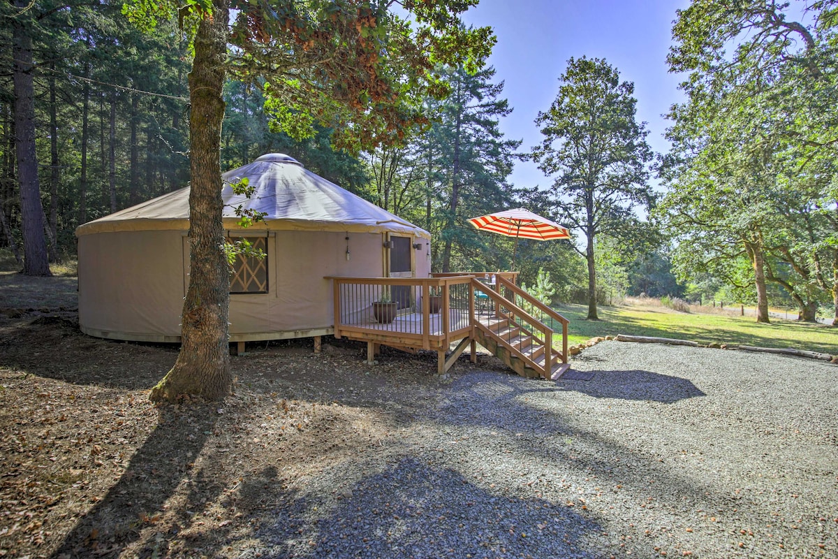 The Yurt at Shady Oaks的Wine Country Retreat