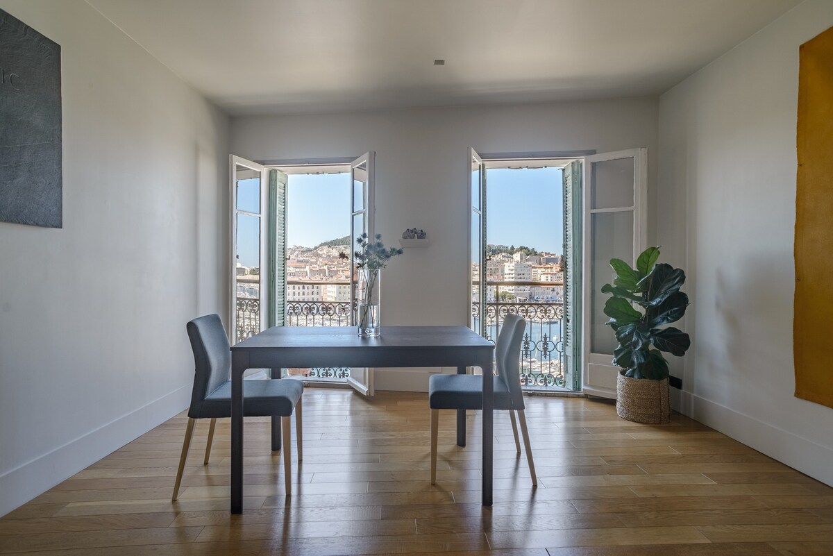整套公寓位于马赛旧港