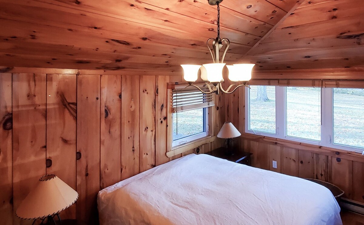 带双层床的欢乐3卧室乡村小屋；石湖