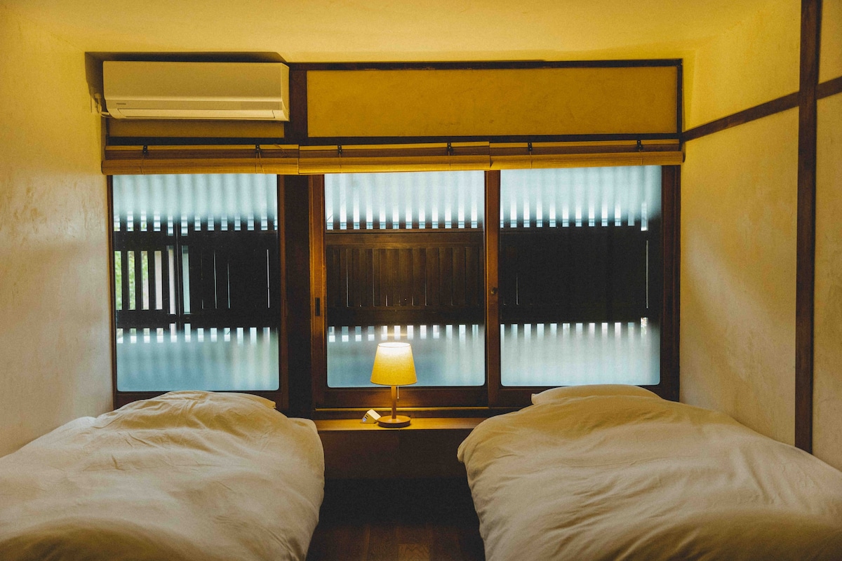 Twin bed room｜near Ghibli park