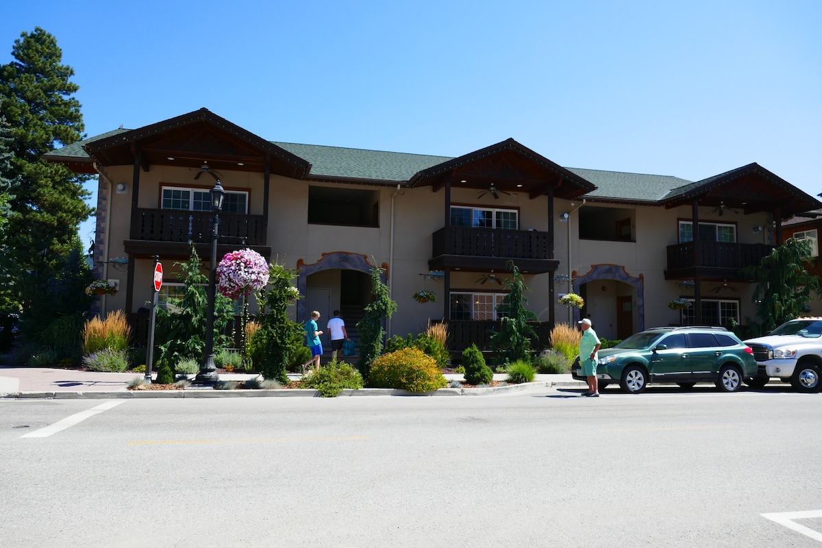 Longhorn Haus位于Leavenworth市中心