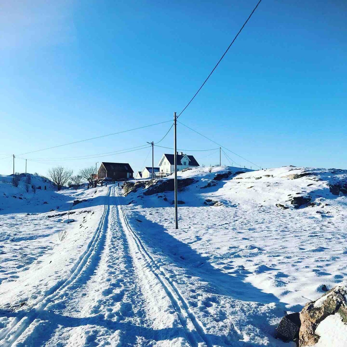 Hytte på øy ved havet nært Bergen. Båt kan leies