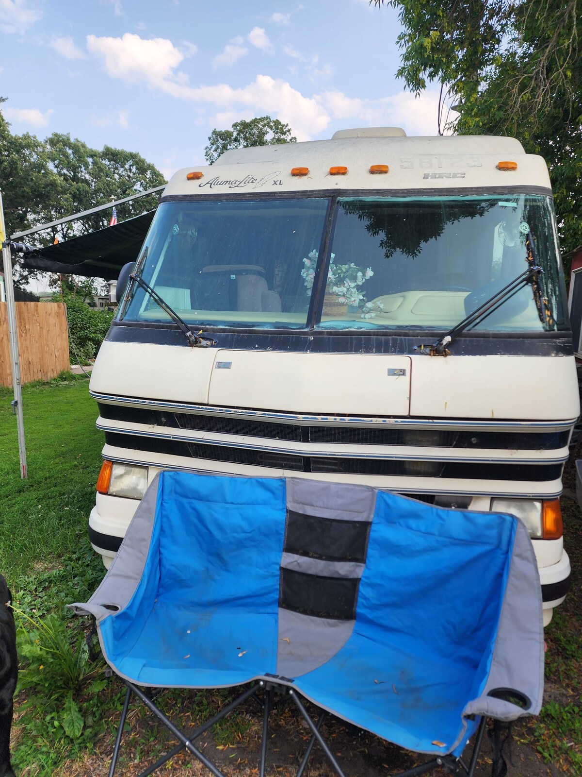 Cozy Camper in Country Yard Close to Town