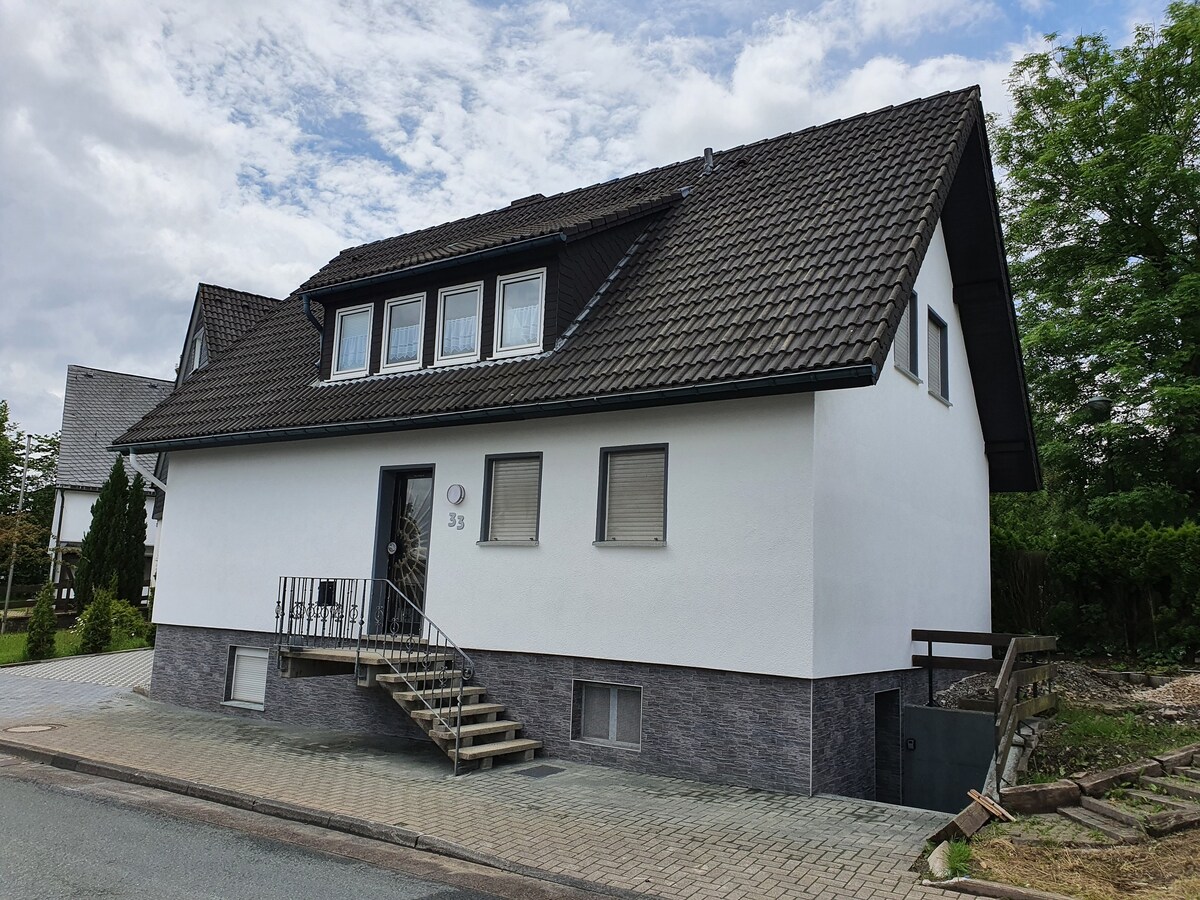 Haus Trudi,就在Rothaarsteig,滑雪,自行车上