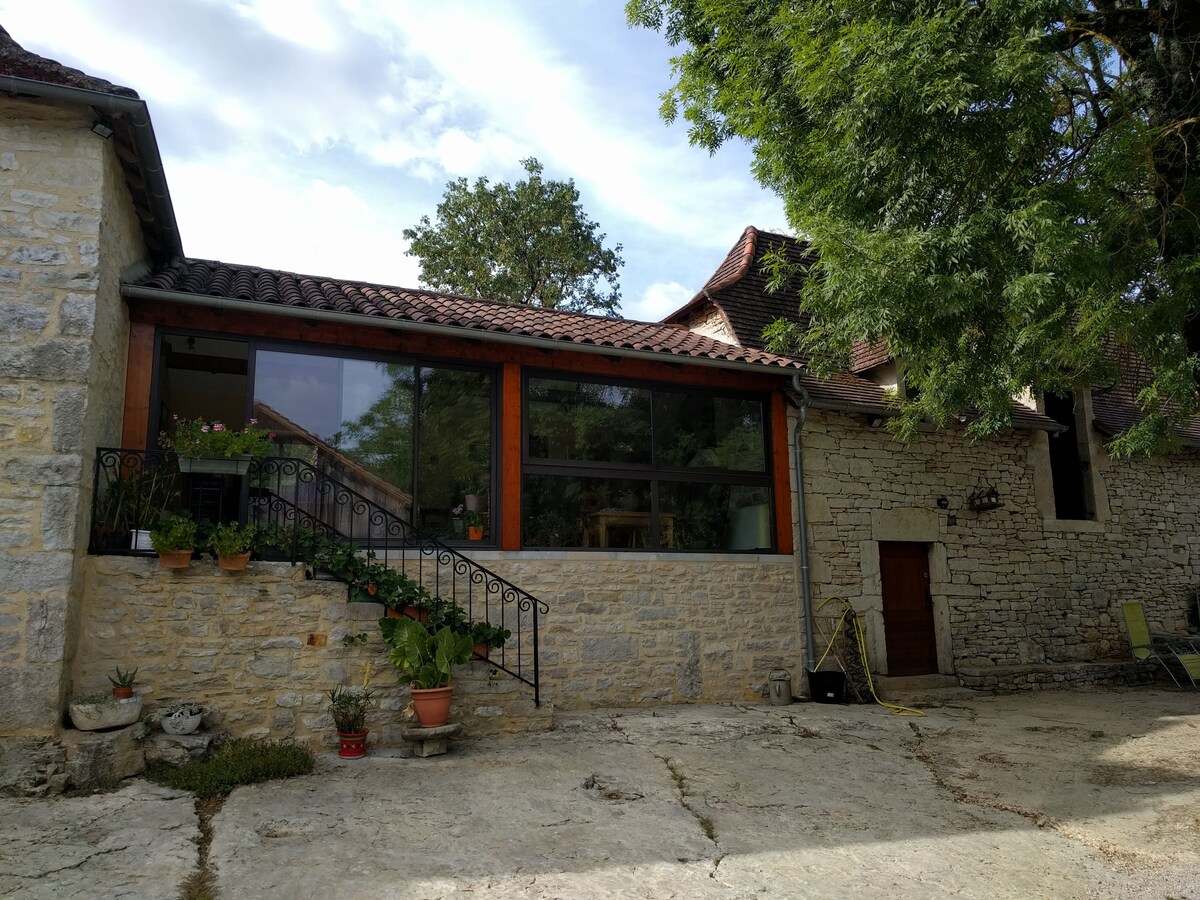 带Quercy House的独立房间。