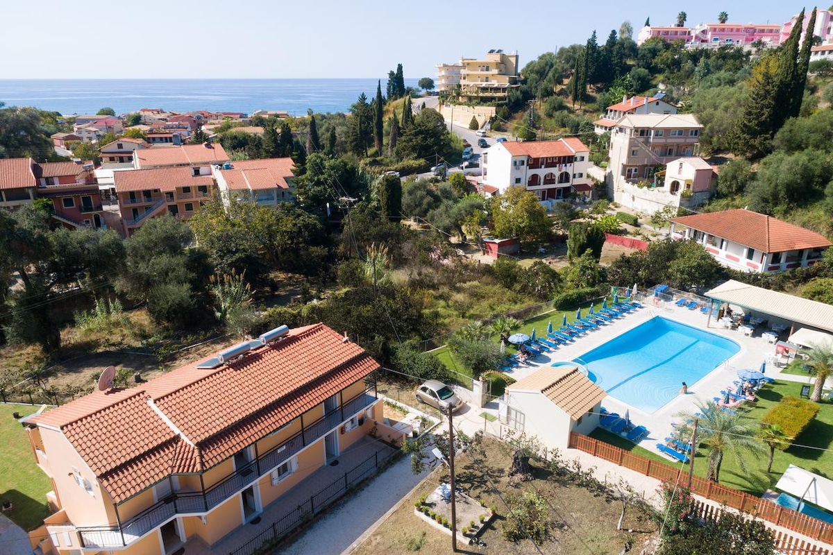 odysseus studios with view & shared pool