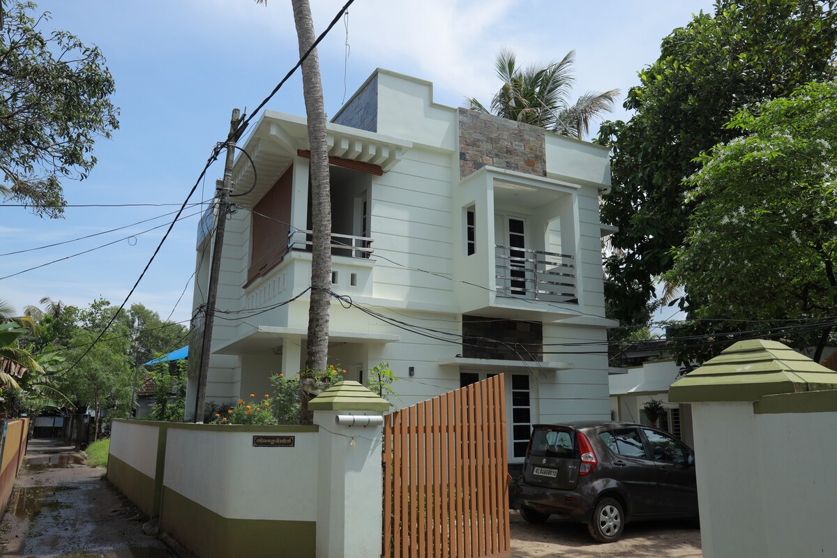 Alleppey waves ( Home Stay) A/C and Non A/C rooms