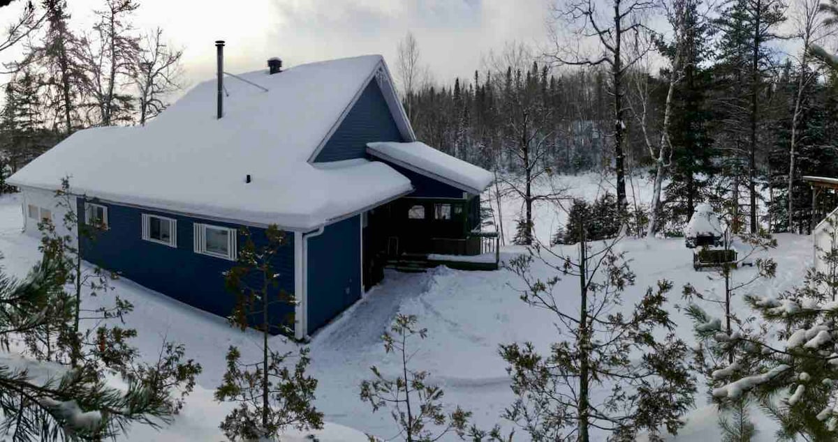 Le Chalet Bleu, aux pieds des Monts-Valin