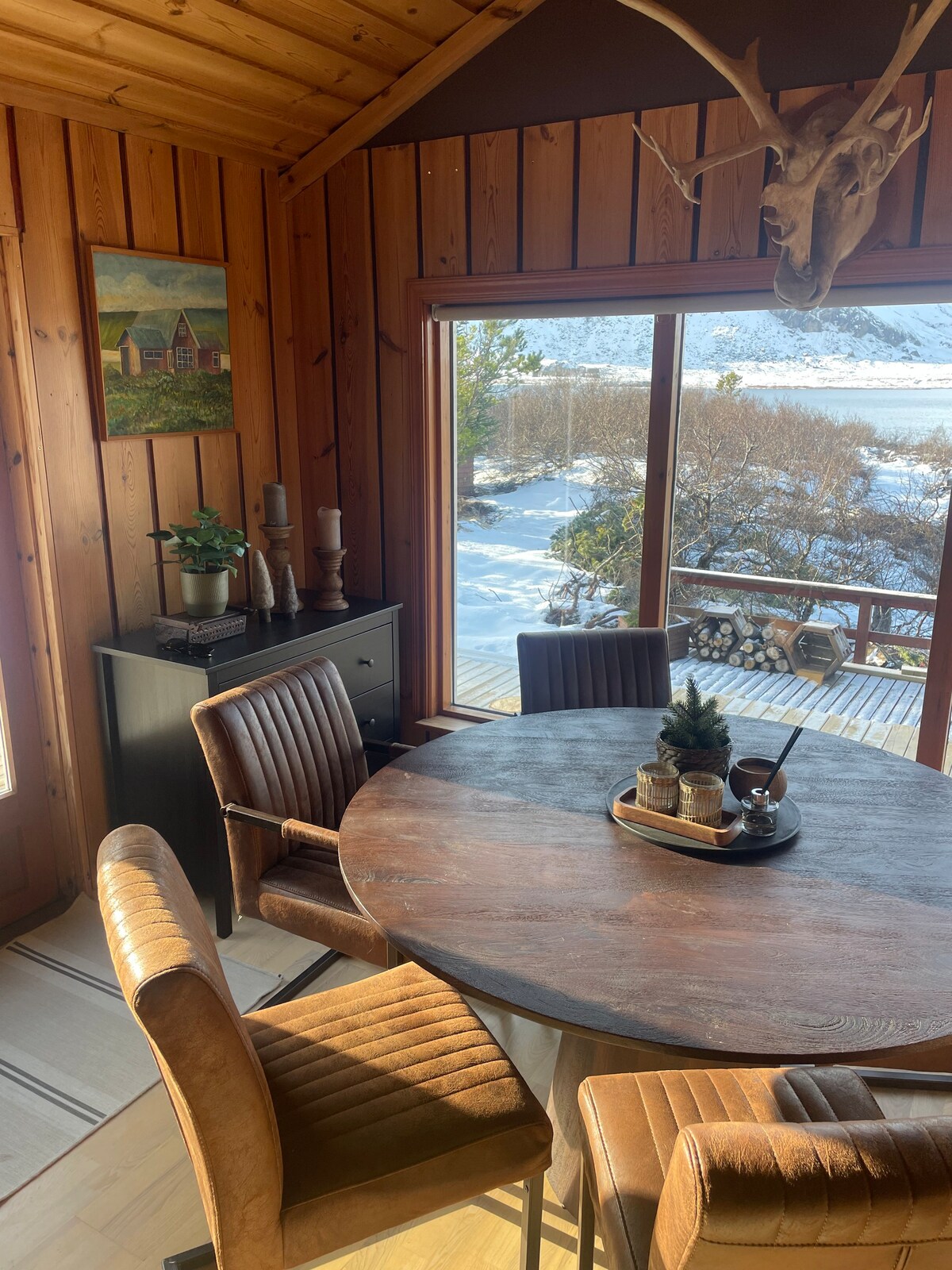 Alftavatn Private Lake House cabin