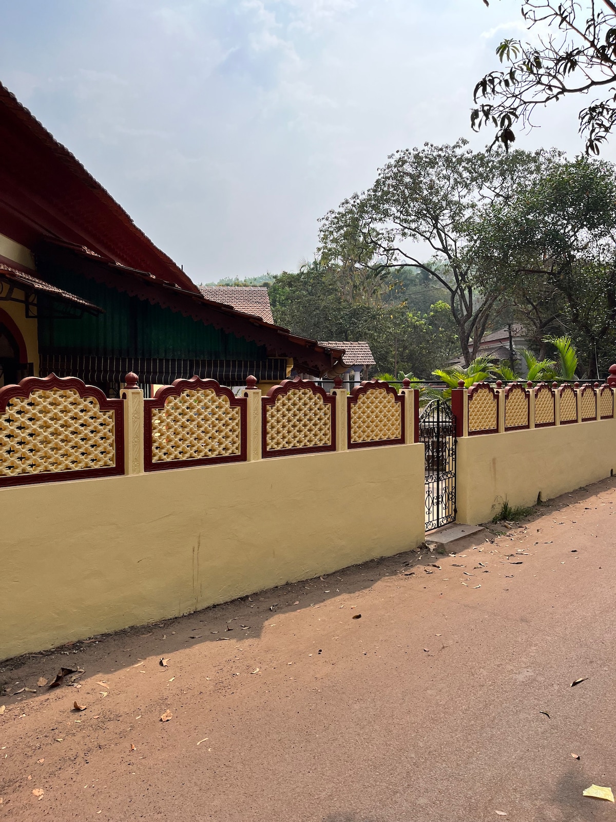 Well-maintained 120-year old Goan home in village