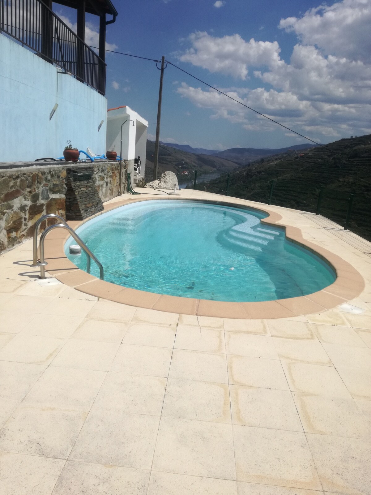 可供6人入住的别墅，在Mesão Frio提供游泳池
