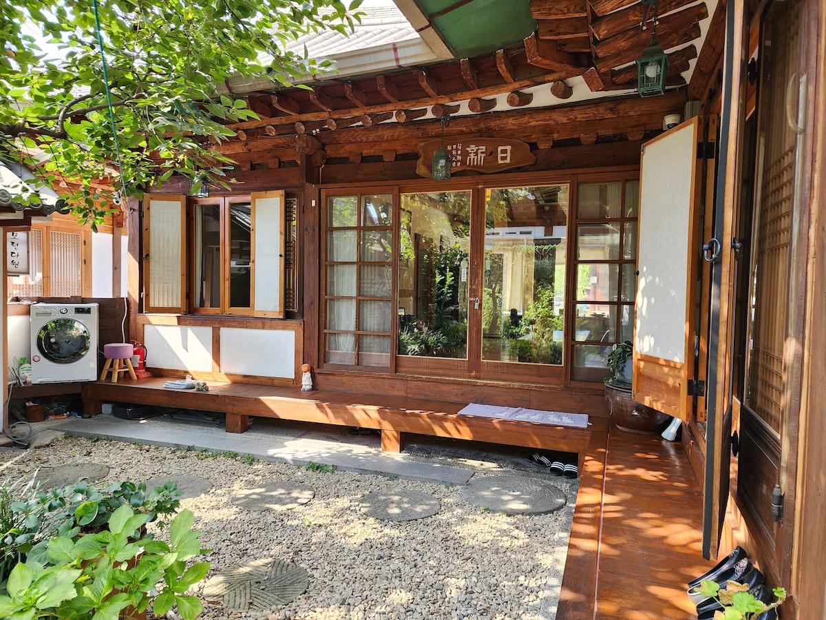 独立房屋（客厅、5间客房、5间卫生间） -位于全州韩屋村（ Jeonju Hanok Village ）带宽敞客厅的韩屋住宿