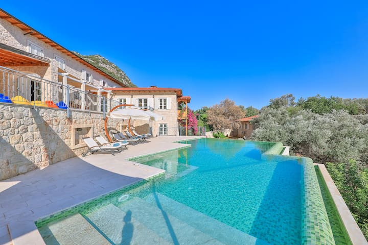Paradise Villa managed Airbnb listing 1