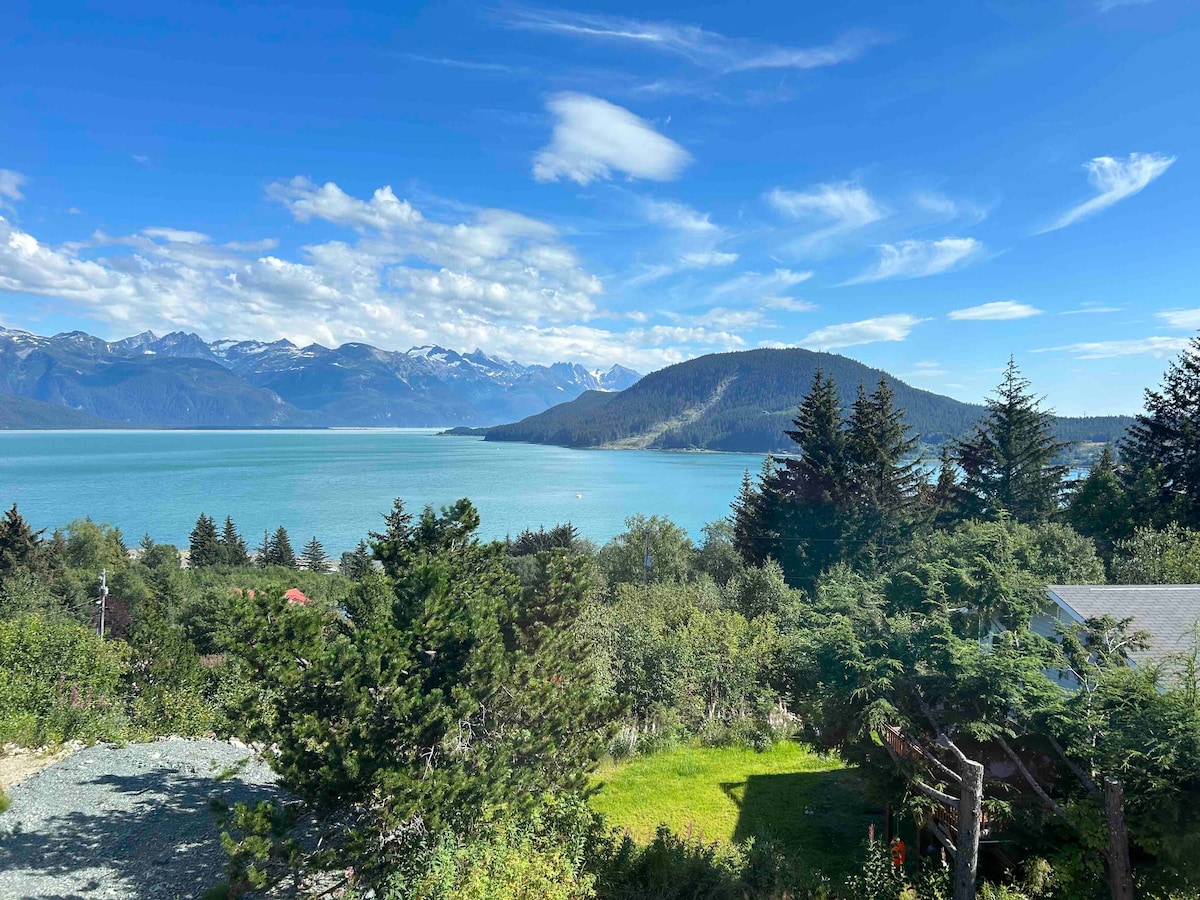 Four-bedroom home with amazing views in Haines