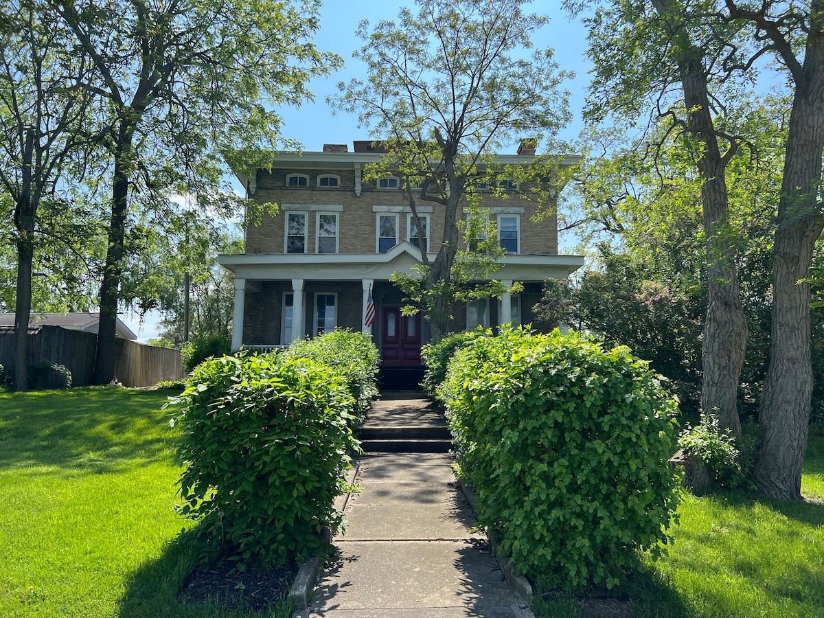 James’ Entire Apt @ the Historic McCormick House