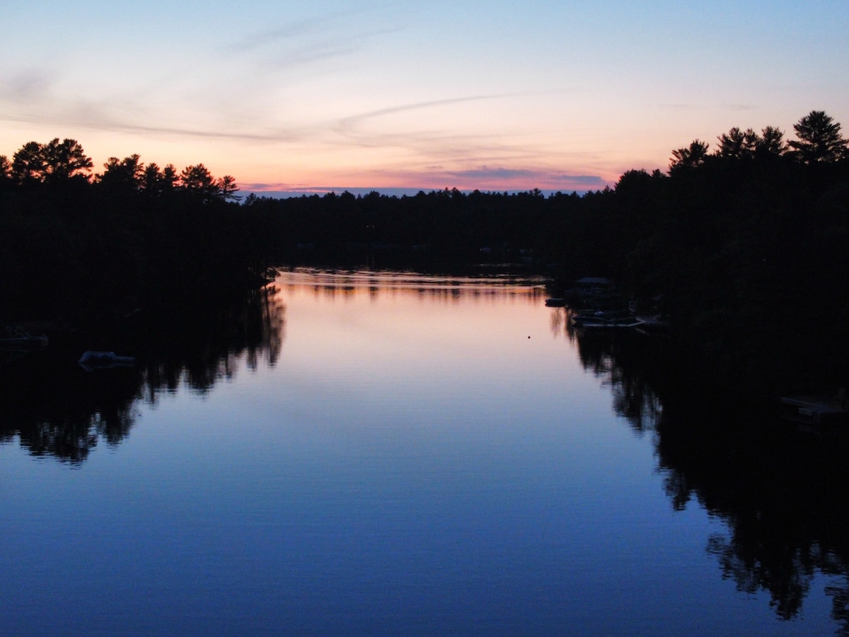 位于美丽的Muskoka的Muldrew Lake Cottage ！