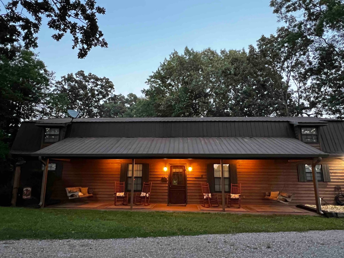 Red Oaks Retreat with Horse Barn