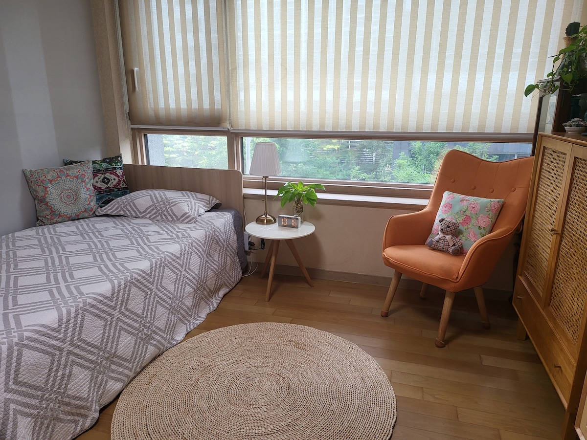 Room in Winston Park(여성전용),
손님전용욕실, 무료주차, 넷플렉스&케이블