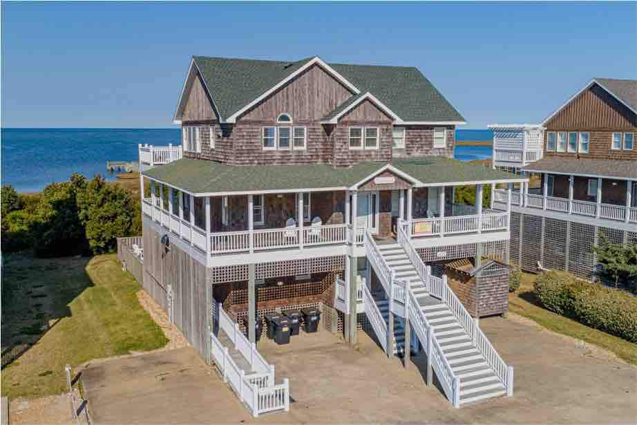 7BR Sound Front House w/ Kite Launch & Heated Pool