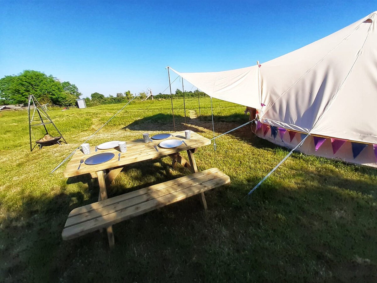 Lovely Bell Tent for 4 at Alpaca Farm