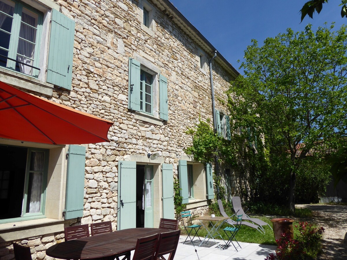 Holiday cottage for 8 p. in old Mas near Uzès