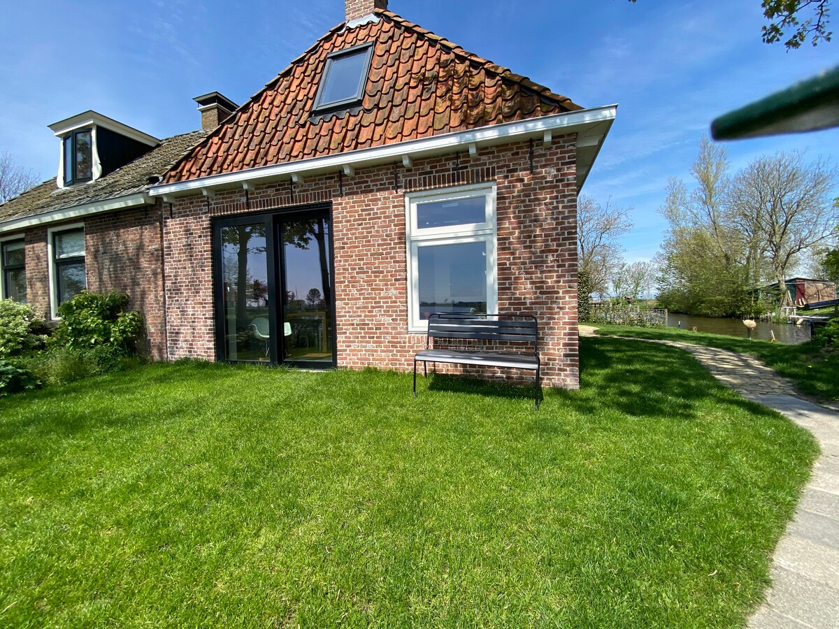 Dream house in Friesland on the Dokkumer Ee