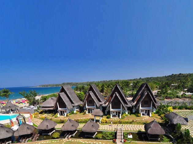 迷人的海滨巴厘岛风泳池别墅