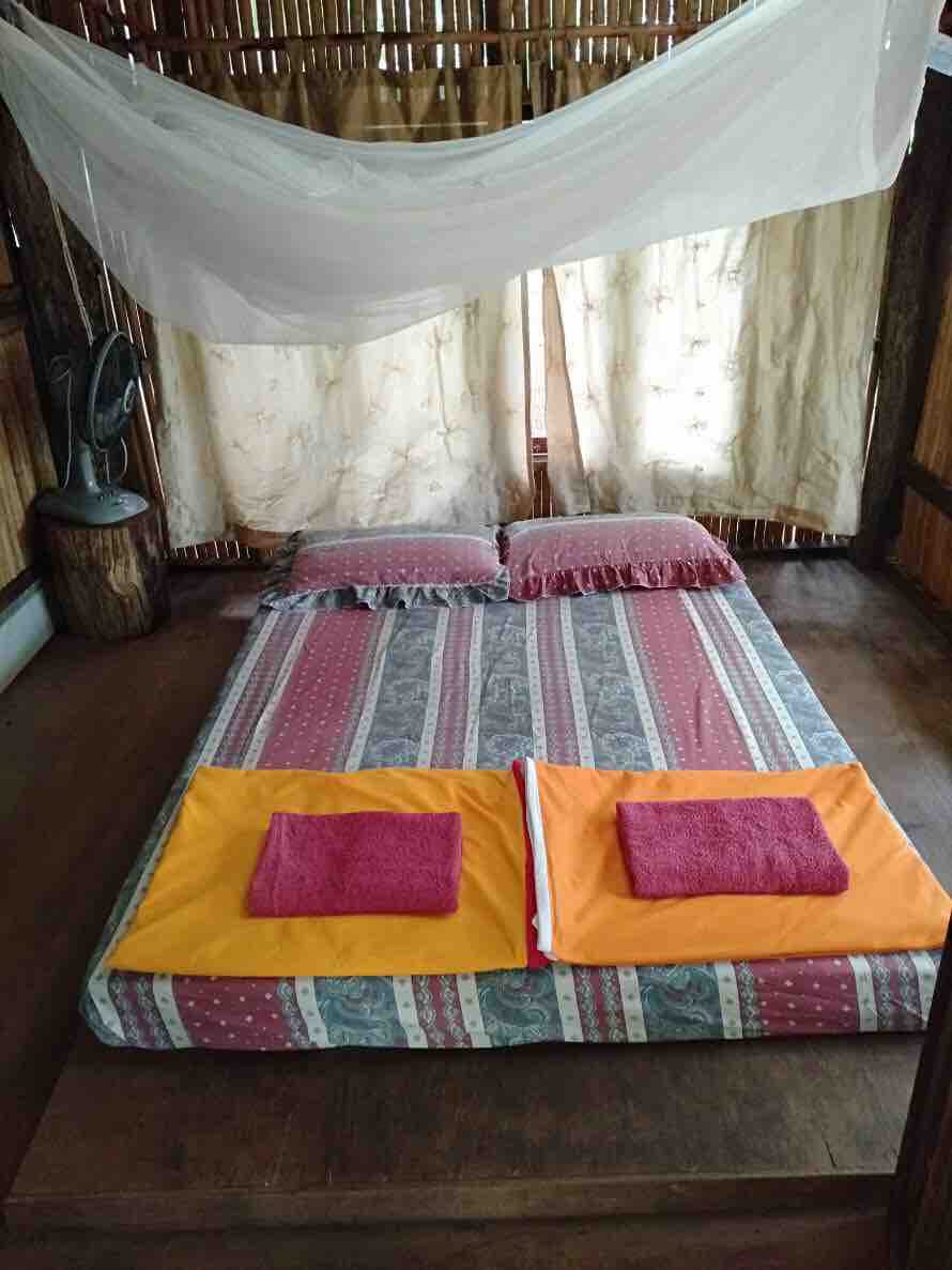 Erawan国家公园的香缇(Shanti)有机农场平房