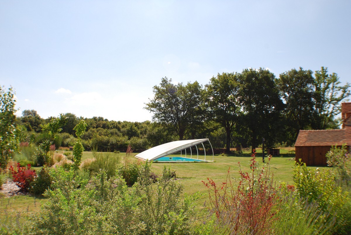 大型小屋，带游泳池，位于大自然中心地带