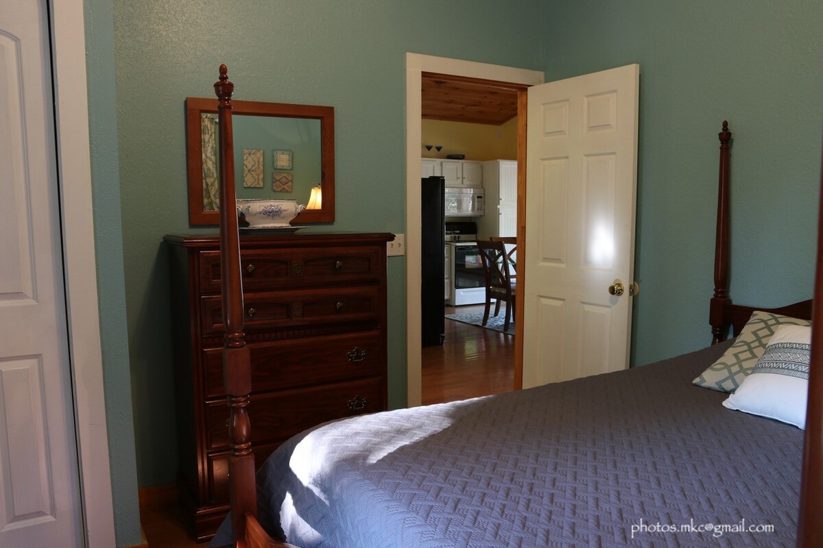 Greystone Acres Guesthouse Unit A