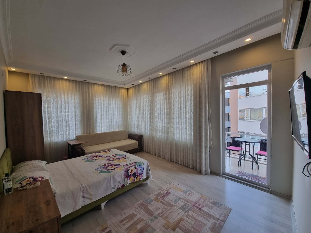 Spacious bedroom close to old town and MakAntalya