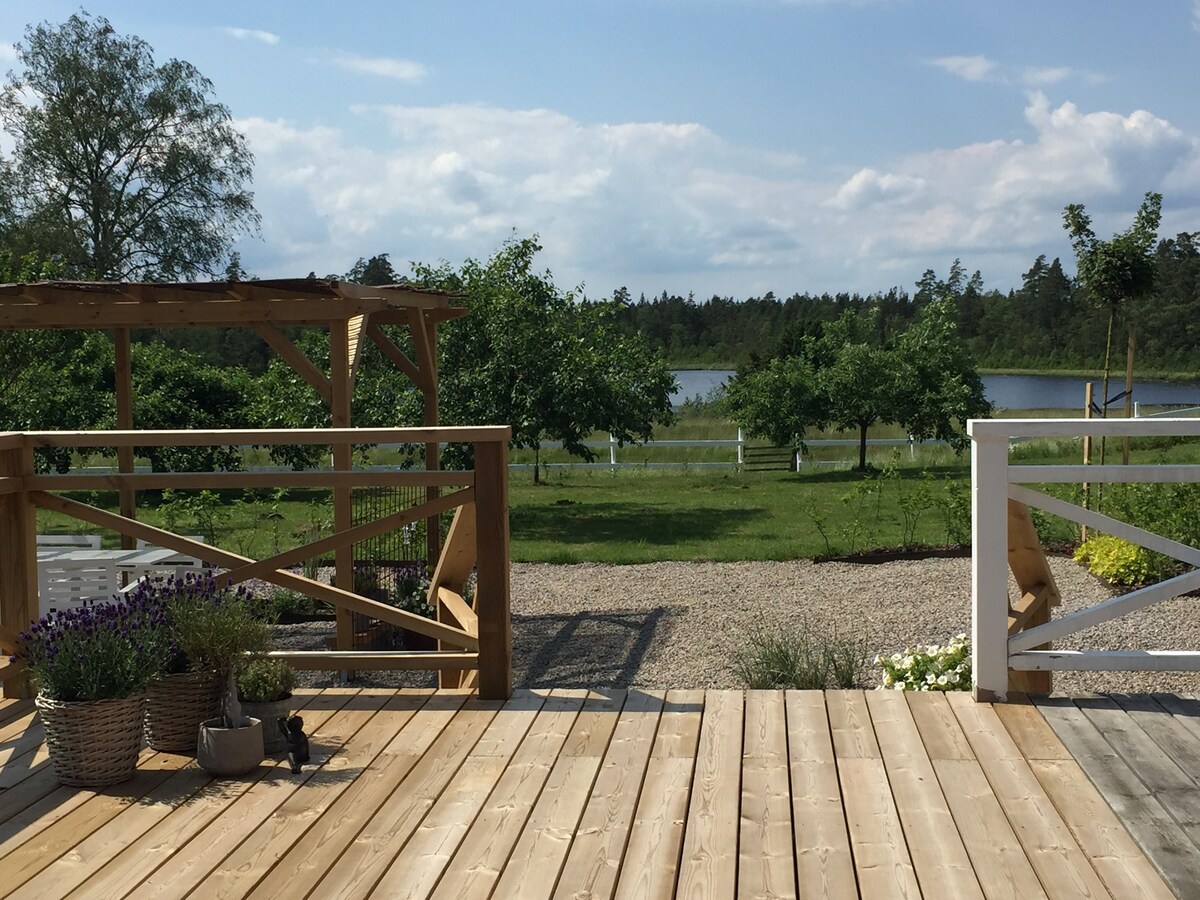 可爱的小屋，可欣赏私人花园和湖泊景观