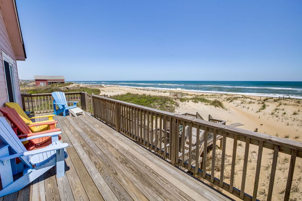 Oceanfront Outerbanks Beach House MP19 with a view