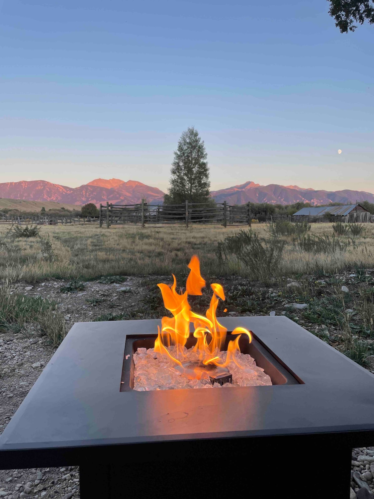 Historic Homestead Cabin w/pond & Mountain Views!