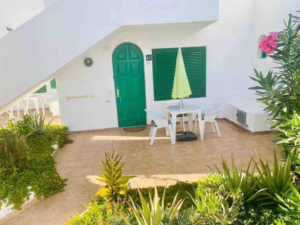 Los Lagos beach: studio with terrace and gardens