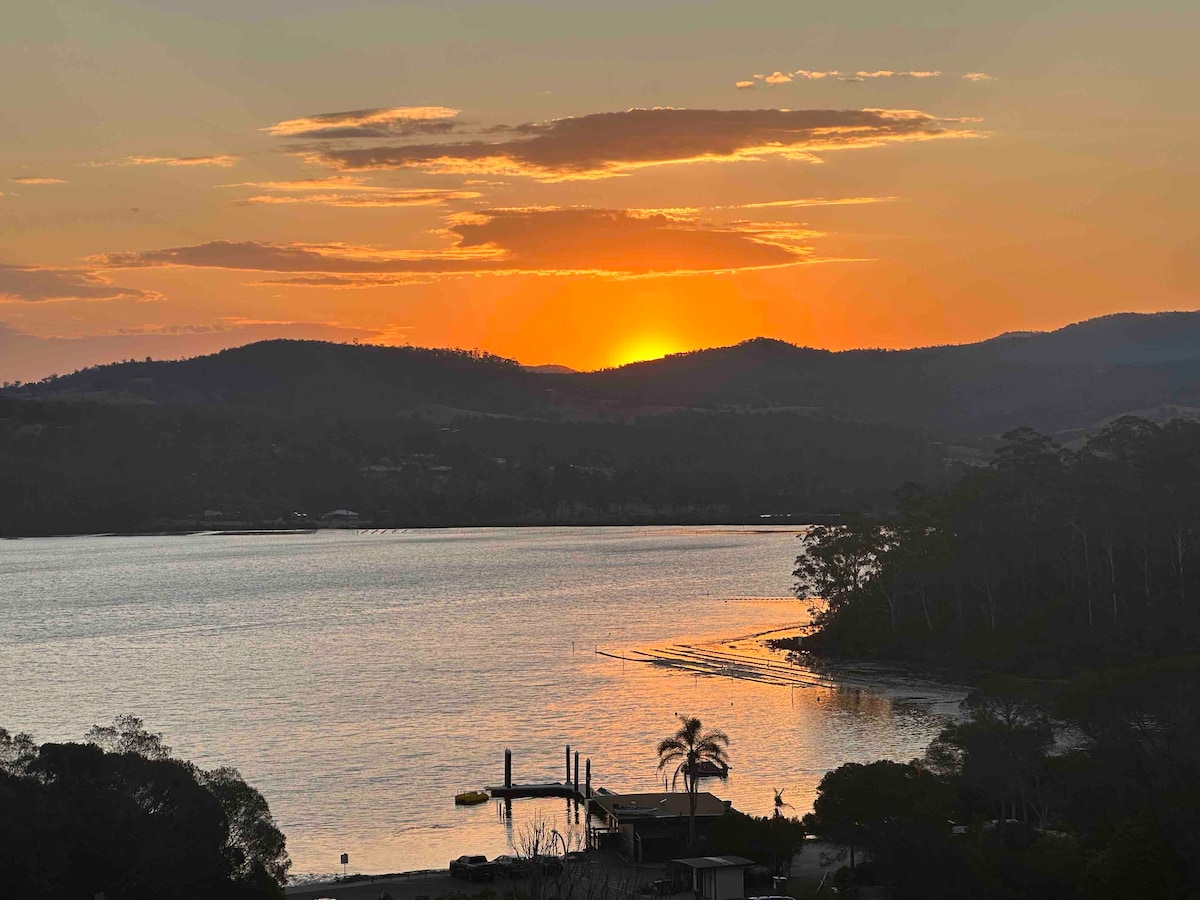 顶级梅林布拉湖（ Lake Merimbula ） -带泳池的五卧室房屋