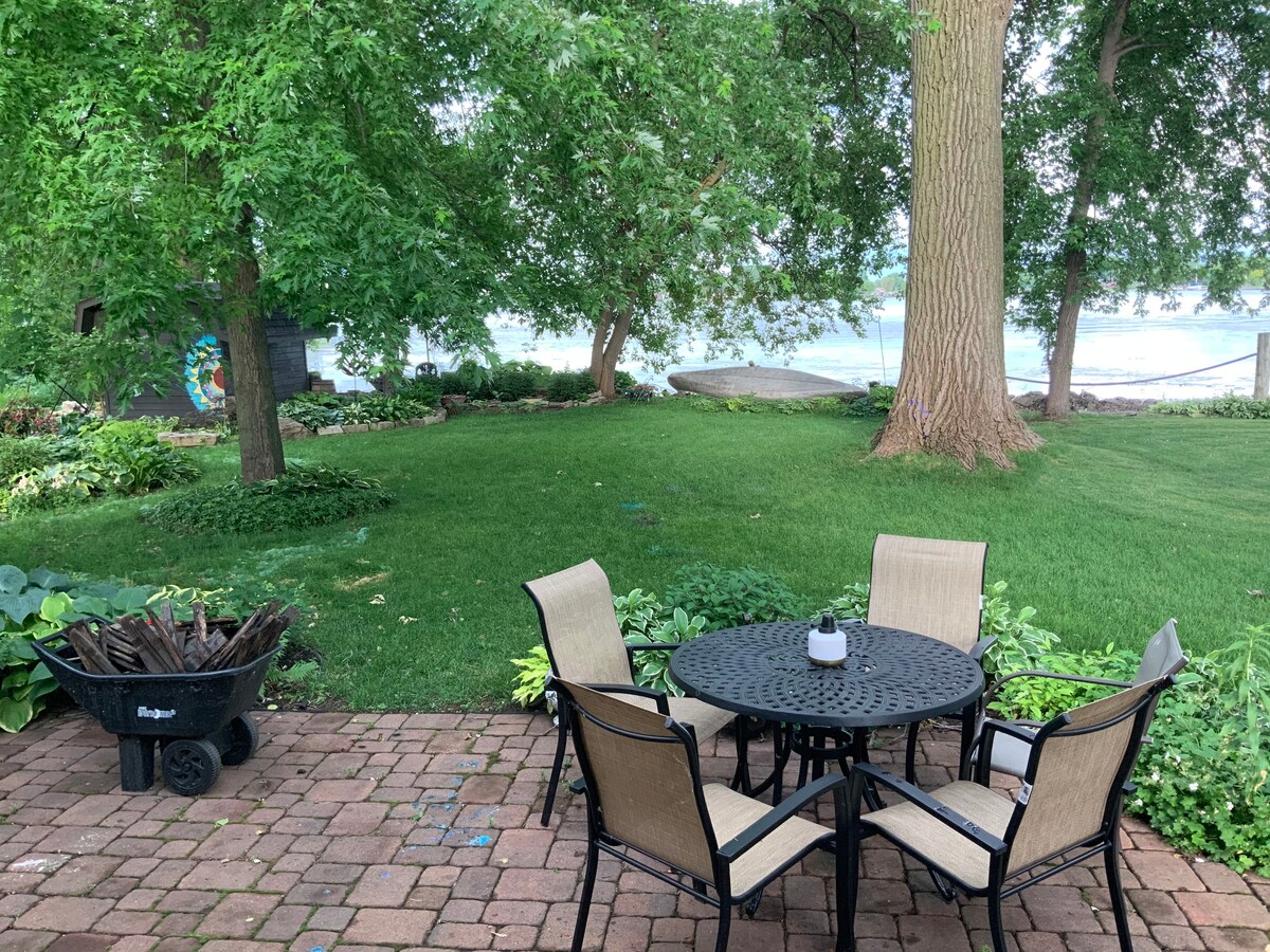 Beautiful 3 Bedroom Cabin on Lake Winnebago