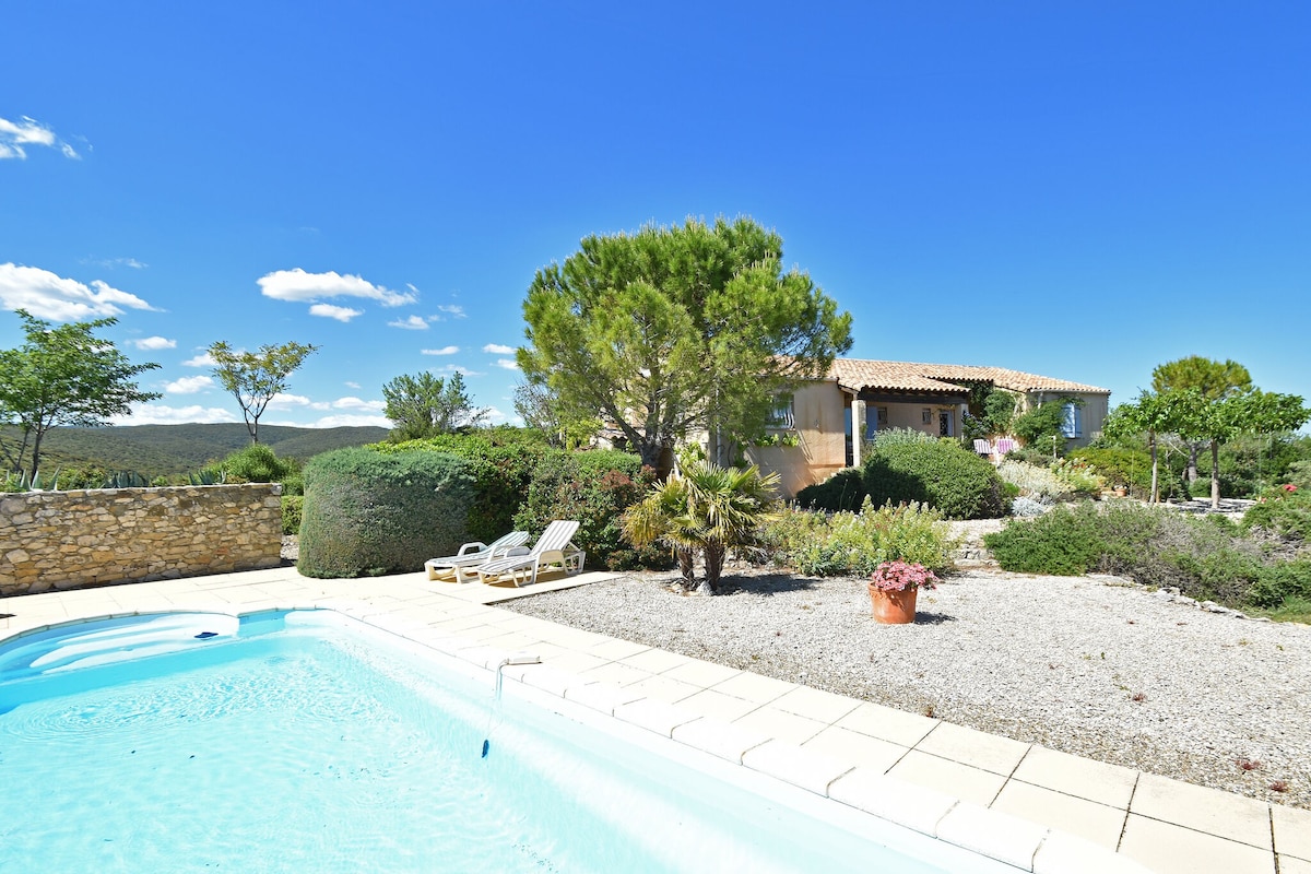 Magnificent villa with pool in Grimaud