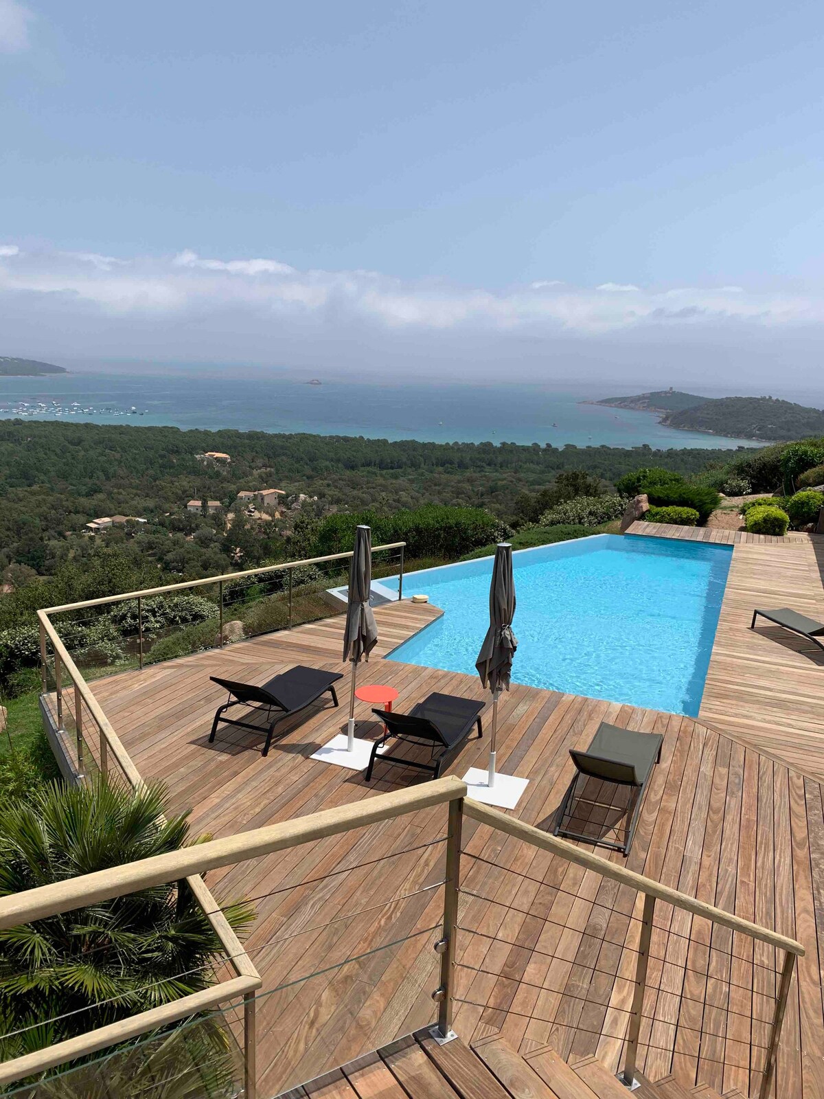 Villa d’architecte  piscine vue mer plage à 800 m
