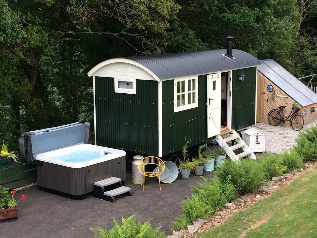 'We Two' Shepherd Hut at Glen Silva Farm