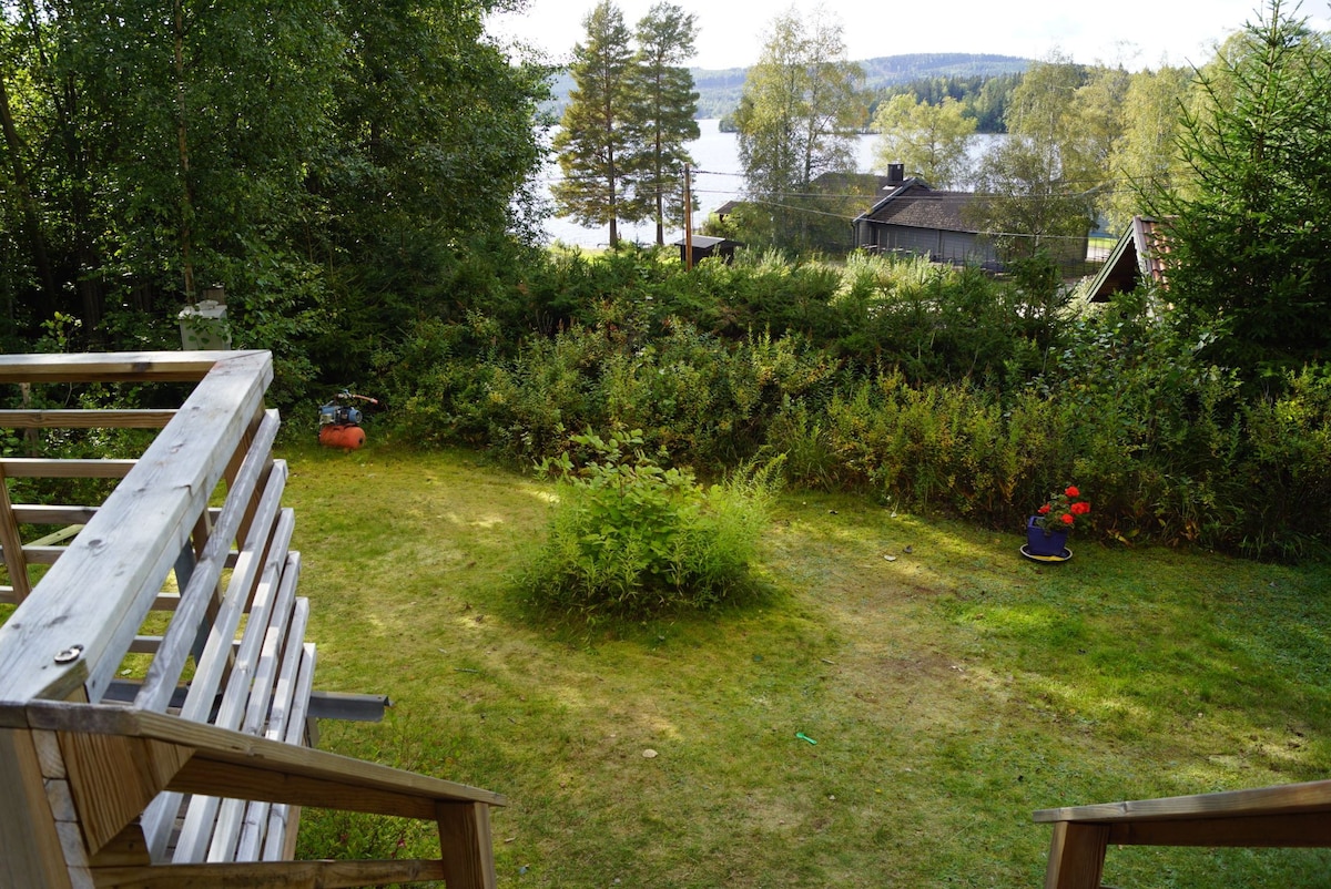 达拉纳（ Dalarna ）安静环境中的湖景度假屋