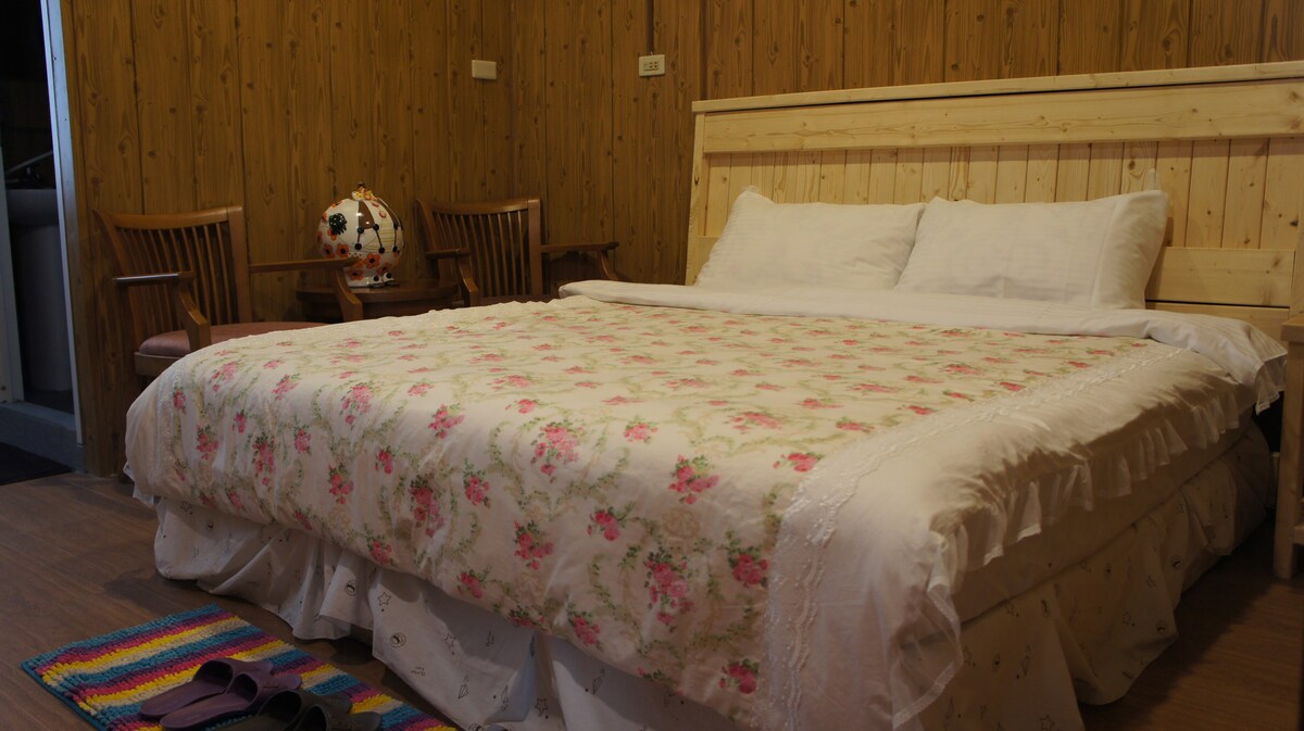 清境好家寨別館浪漫雙人房, 高級床組擁有旅途中的好睡眠, 湖光山色景觀美景美不勝收.