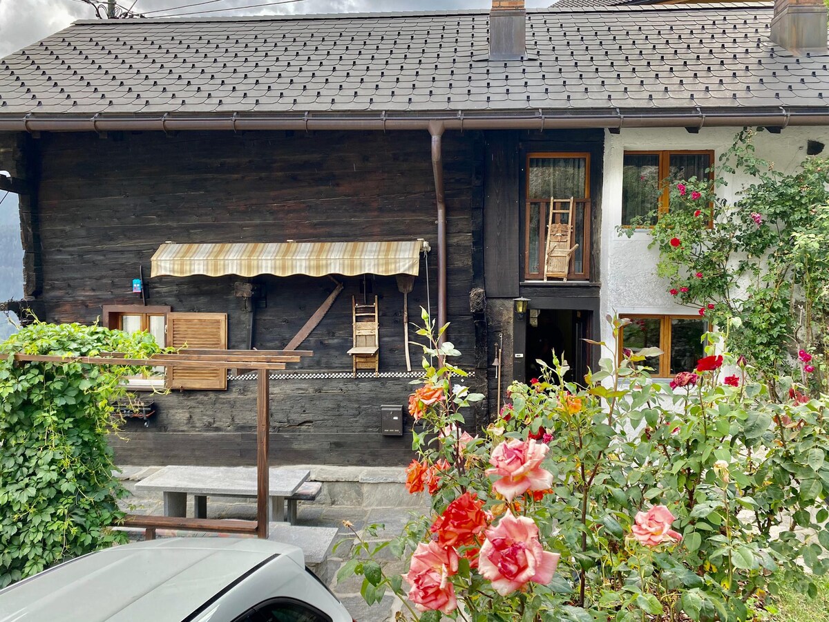 Casa Carletto, Typical old house of the Leventina