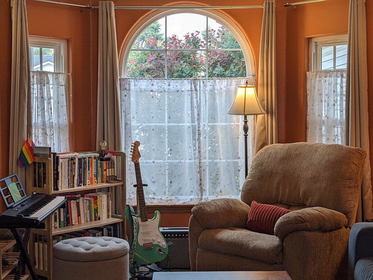 Guestroom in Boise (garden view)