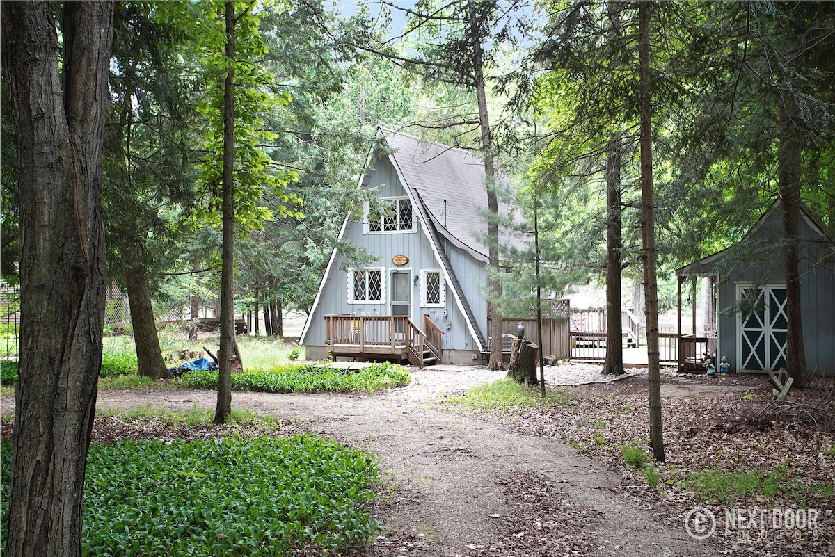 马斯基根河上的A型小屋-户外探险之旅