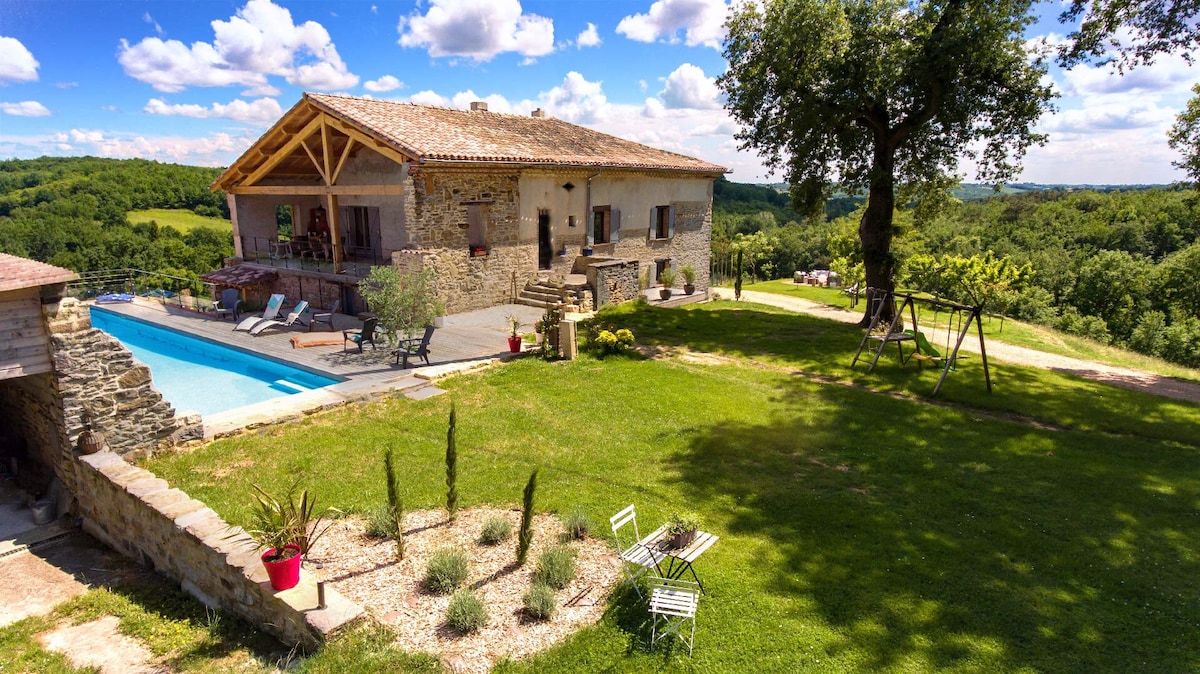 puycelsi整套别墅森林中的独处带泳池的石头别墅