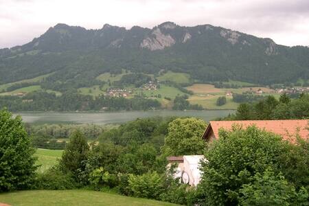 格鲁耶尔湖（ Lac de la Gruyère ）附近的漂亮公寓