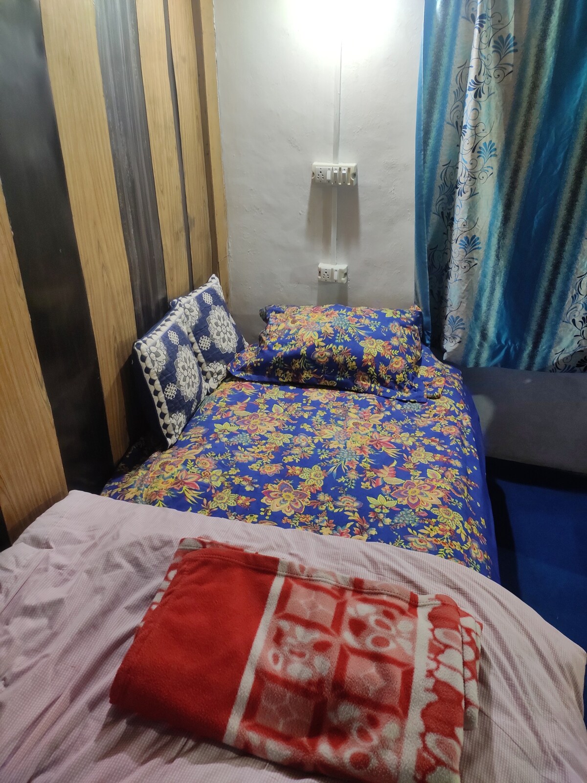 Nainital Budget Stay with Wifi + Lake View