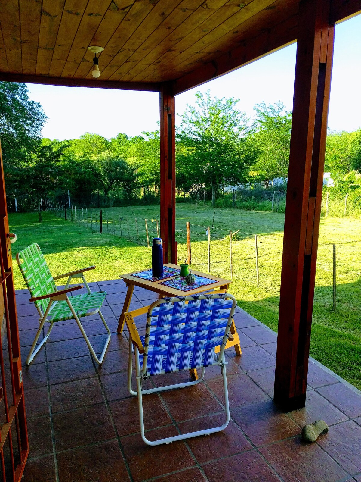 Casa serrana con 2 galerías y amplio parque