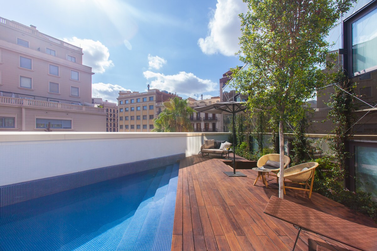 巴塞罗那海滨大道带泳池和露台的套房